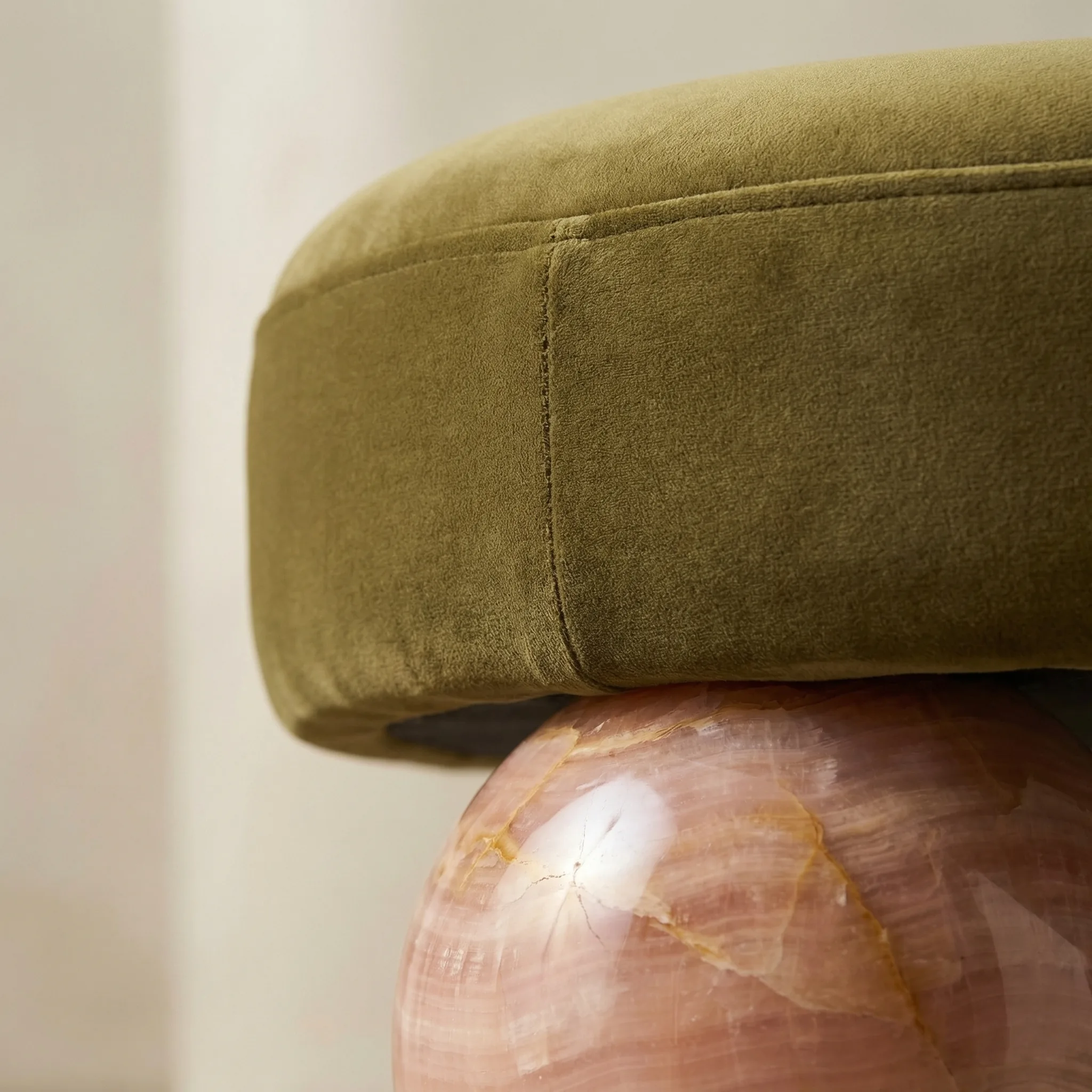 Sfera velvet-to-stone joint