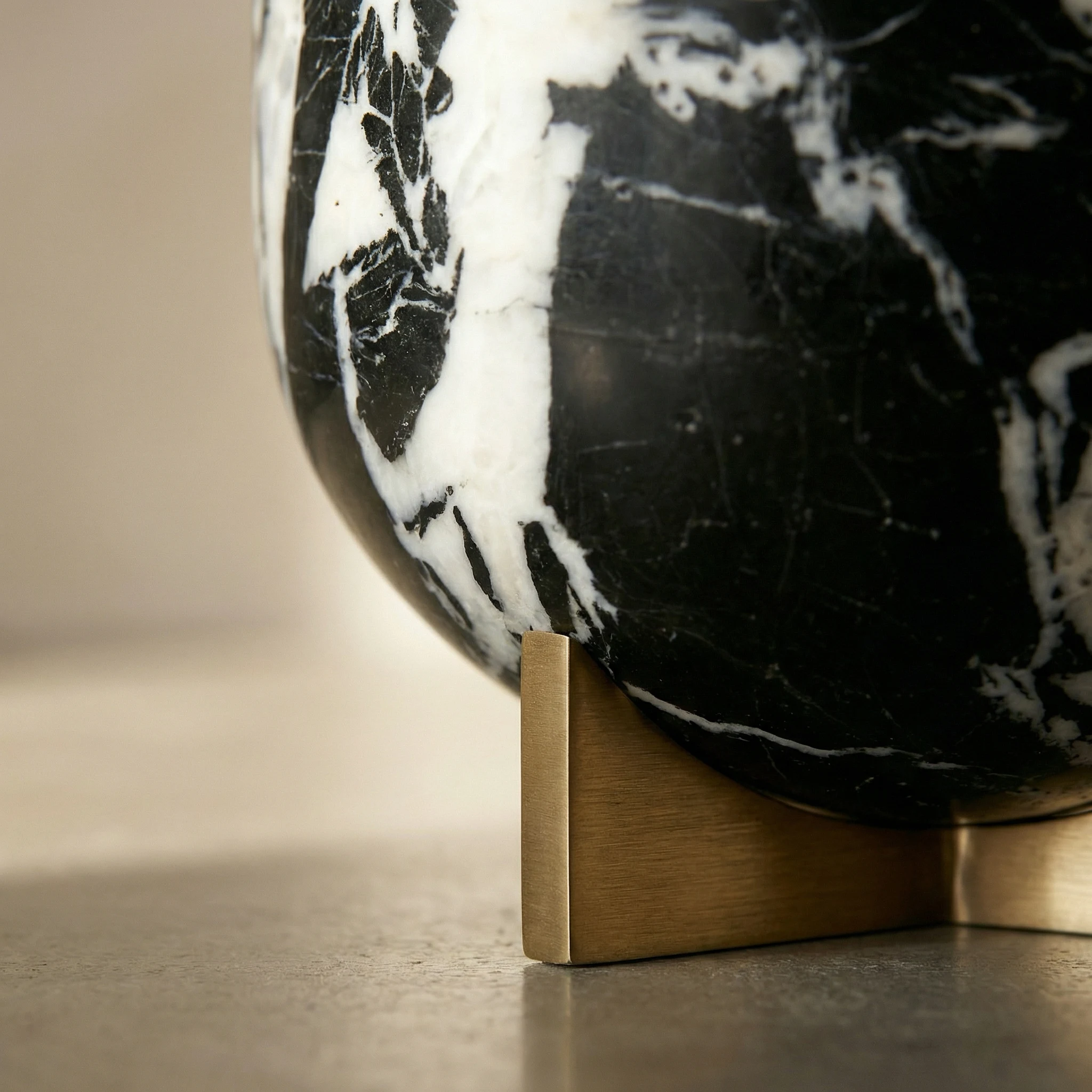 Doge Small marble vessel — detail