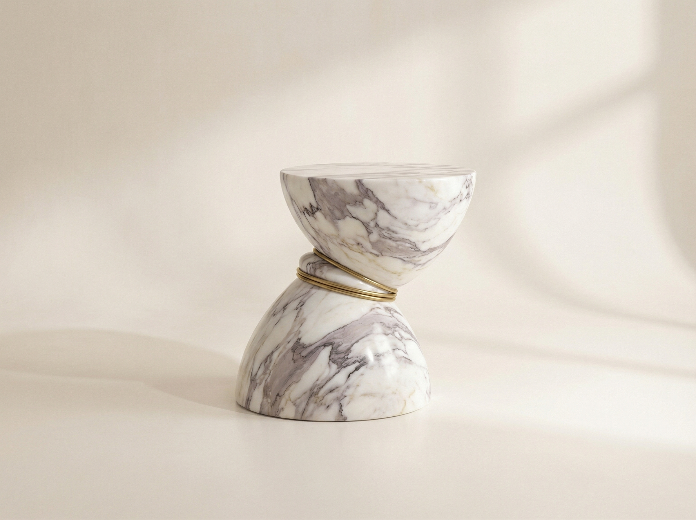 Gesto table in Calacatta Gold marble — warm ivory ground with amber and taupe veining